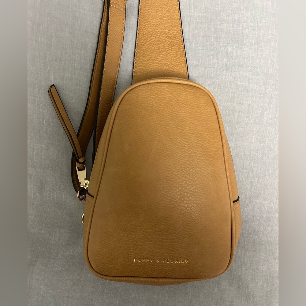 NWOT Poppy & Peonies Roamer Bag